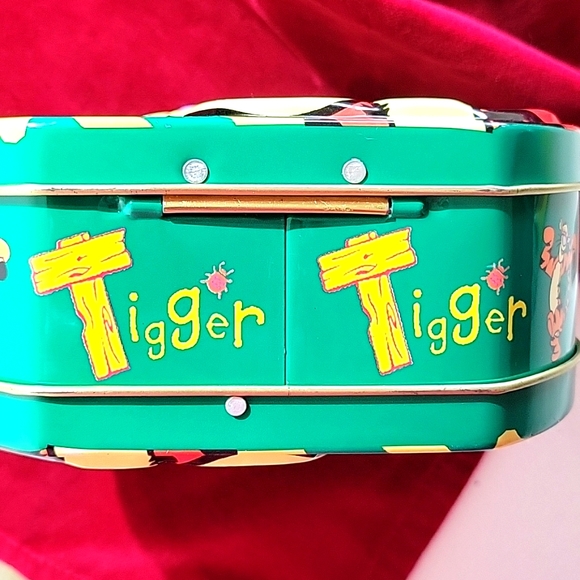 Tigger Vintage Lunch box /tote metal - Picture 10 of 11